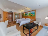Vienna Hotel (Renhua Danxia Mountain County Center) Hotels in Renhua