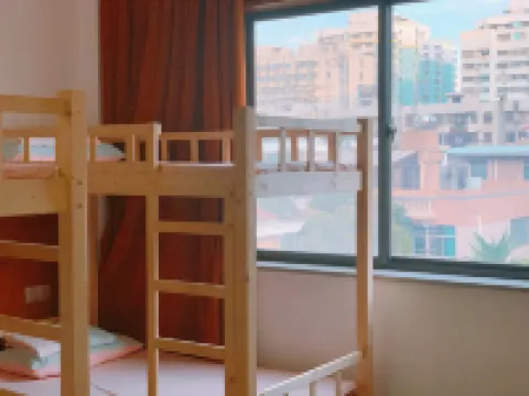 Haikou 13 March swimming pool b&B