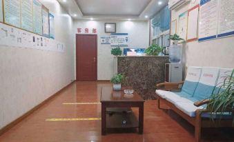 Gongyi Baoshi Business Hotel