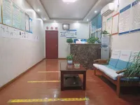 Gongyi Baoshi Business Hotel