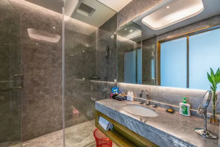 Prince Peninsula Hotel