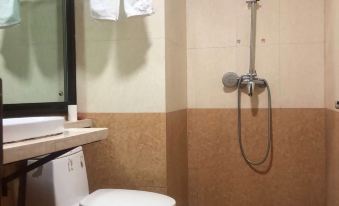 Suitetrails - Huasheng Hotel Yining