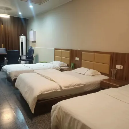 Warm Hotel (Santazhen Guyan Street Branch)