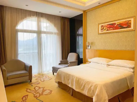 東岸飯店（河源高鐵東站十里東岸店）