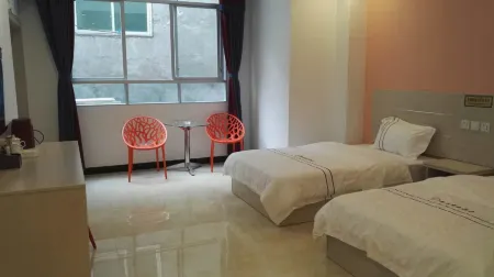 Yanjin Kaile Business Hotel Отели рядом с достопримечательностью «Dousha Gate Ancient Town»