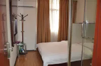 宜良湯池君豪商務公寓 鄰近華僑城雲端花海的酒店