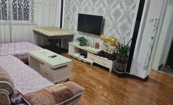 Benxi Huamu Hefu Warm Apartment