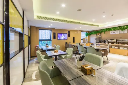 Lavande Hotel (Guangzhou Huangpu Donglu Wenchong Subway Station) Отели рядом с достопримечательностью «Longtoushan Forest Park»