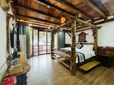 Waving Hand Inn (Furong Ancient Town Scenic Area Branch)