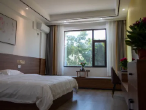 Golden Bridge Hotel Hotels in Lianghe
