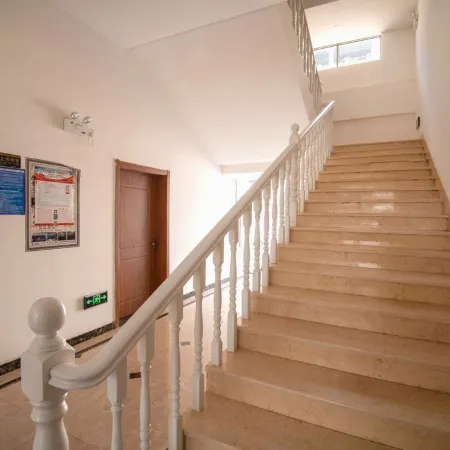 Yimen Yijia Holiday Inn