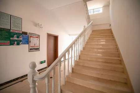 Yimen Yijia Holiday Inn