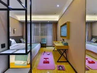 Xana Lite Hotel (Cangxi County Government Jingang International) - parking