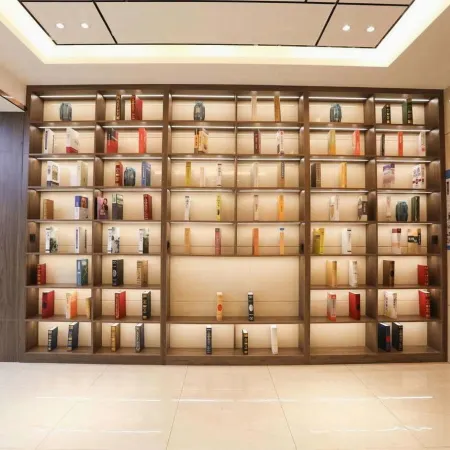 Guanshan Business Hotel (Changde Shimen County Commercial Pedestrian Street)