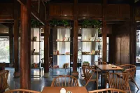 Liwu  Homestay (Longfeng Ancient Town Shop)