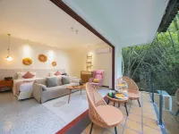 Yinxin Valley Net Red Travel Photography and Hot Spring Resort (Yulong River Scenic Area Store)