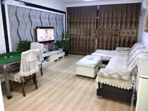 Benxi Huamu Hefu Warm Apartment