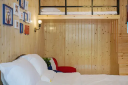 三亞夏末花開民宿（大東海店）