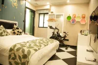 Zhijiang Cailan Theme Hotel (Longjin Fengyu Bridge)