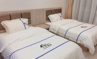 Fuxian Lake Renhe Hotel (Luchong Scenic Area)