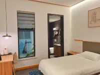 Qitong Business Hotel