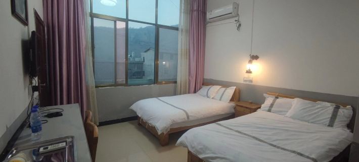 Luoping Jiulong Waterfall Scenic Shanzhai Homestay Hotels in Luoping County