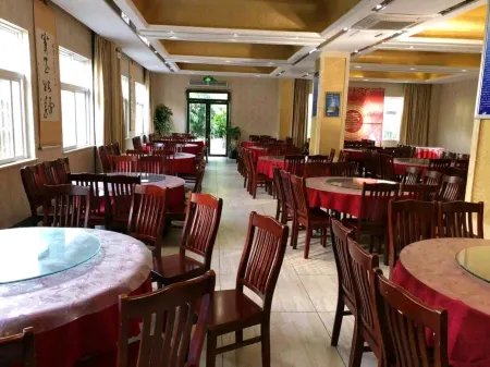 Miyi Tuanbaoshan Kangyang Center Accommodation Отели рядом с достопримечательностью «Miyi Lisu Terraced Fields Scenic Area»