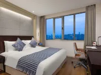 Somerset Emerald City Hotels near Ding Park