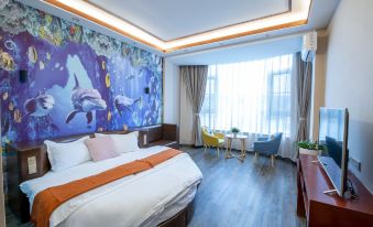 Luoping Ruihan Theme Hotel