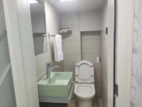 Lotus Xiaozhu Hotel - Inns