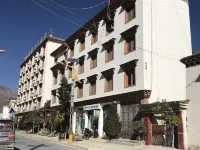 Derong Tawang Business Hotel