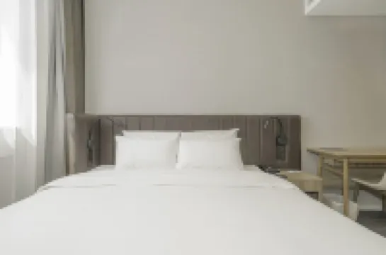 HanTing Premium Hotel (Beijing Guomao Jiulongshan Subway Station) Hotels in Beijing