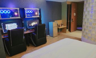 Pangpang Xiong E-sports Hotel