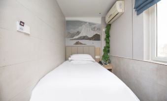 Qingmu Hotel (Nanjing Zhujiang Road Floating Bridge Subway Station)