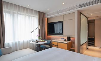 Guangdong Mansion (Guangzhou Zhujiang New Town Wuyangcun Metro Station Store)