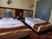Old Village Head Hotel Hotels in Lhazê