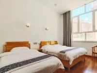 Youduoduo Hotel (North Gate of Colorful Danxia Scenic Area)