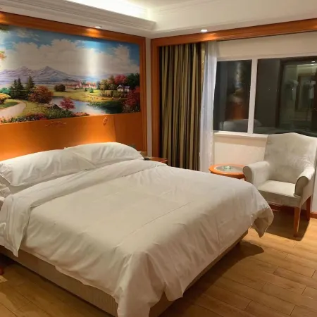 Vienna 3 Good Hotel (Huilai Jinghai Branch)