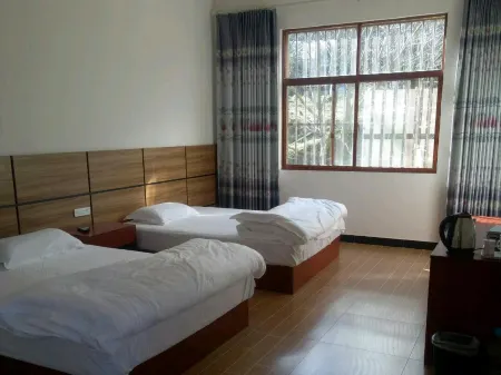 Xinping Haolirong Ecological Farm Отели рядом с достопримечательностью «Nan'en Waterfall»