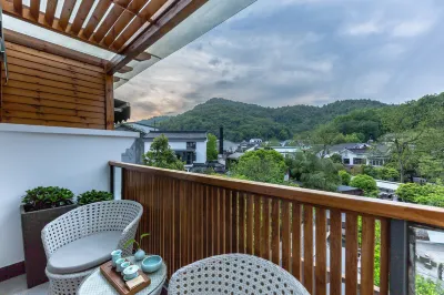 Hangzhou Qizai Holiday Homestay (Manjuelong Branch, West Lake Scenic Area) Hotels near Hupao Spring
