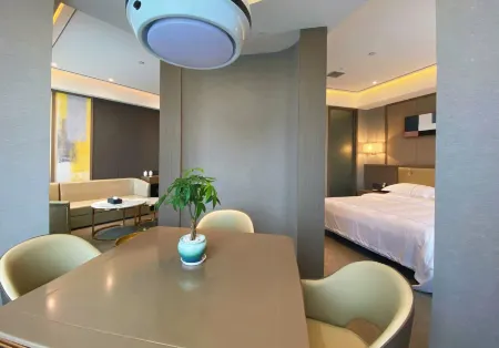 Leighton Hotel (Huaihua Aohai Branch) Отели рядом с достопримечательностью «Juleyuan Large-scale Recreation Ground (East Gate)»