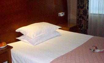 Yongsheng Puju Hotel (Pingxiang Lvyin Square)