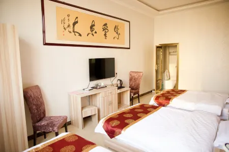 Yuzhong Jinbai Hotel Отели рядом с достопримечательностью «Center Square»