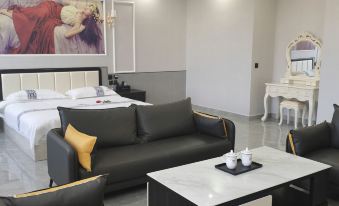 Horinger Jinsheng Theme Hotel