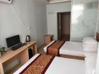 Baicheng Wanfeng Hotel - شرفة