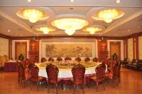 Feng Feng Grand Hotel - غرفة مطلة على الجبل