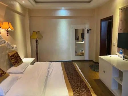 New brilliant business hotel Отели рядом с достопримечательностью «Honghe Vocational and Technical College»