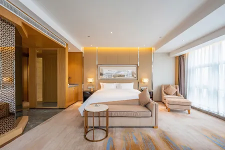 Imperial Hotel Отели рядом с достопримечательностью «China Yibin Yangtze River Landmark Square»