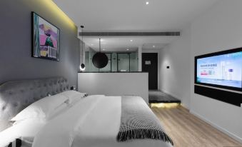 Anyun · Kaman Hotel