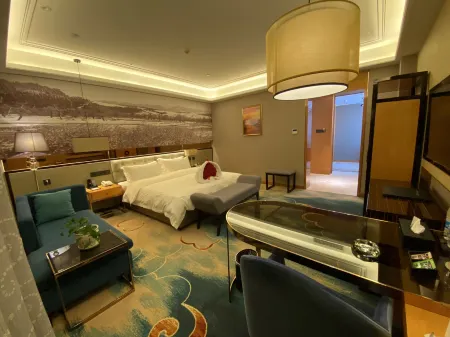 Yili Huacheng Hotel (Liuxing Street) Отели рядом с достопримечательностью «Yili River»